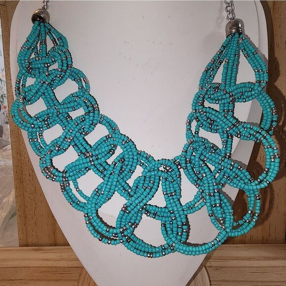 Turquoise Beaded Necklace - Picture 3 of 10